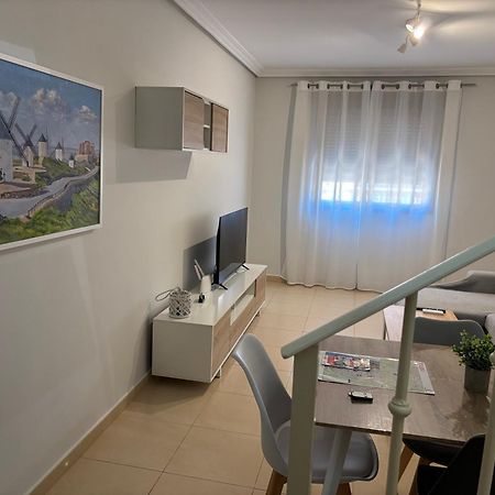 شقة Duplex Entre Molinos كونسويغرا المظهر الخارجي الصورة